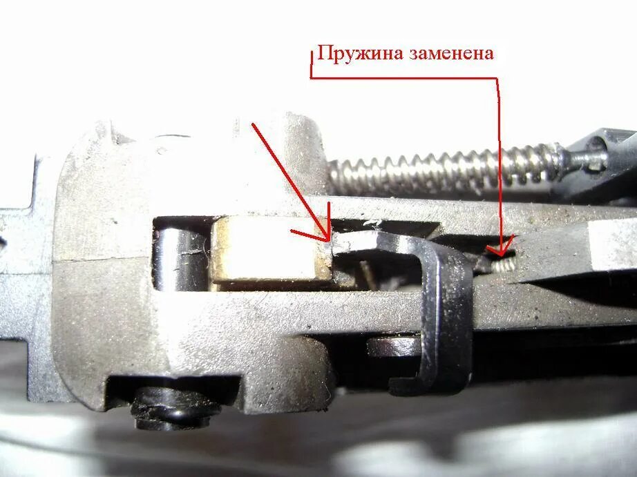 Как поменять пружинку. МР 153 предохранитель. Замена пружины предохранителя ПМ. Вместо пружины на дверь. Замена пружинки в секаторе.