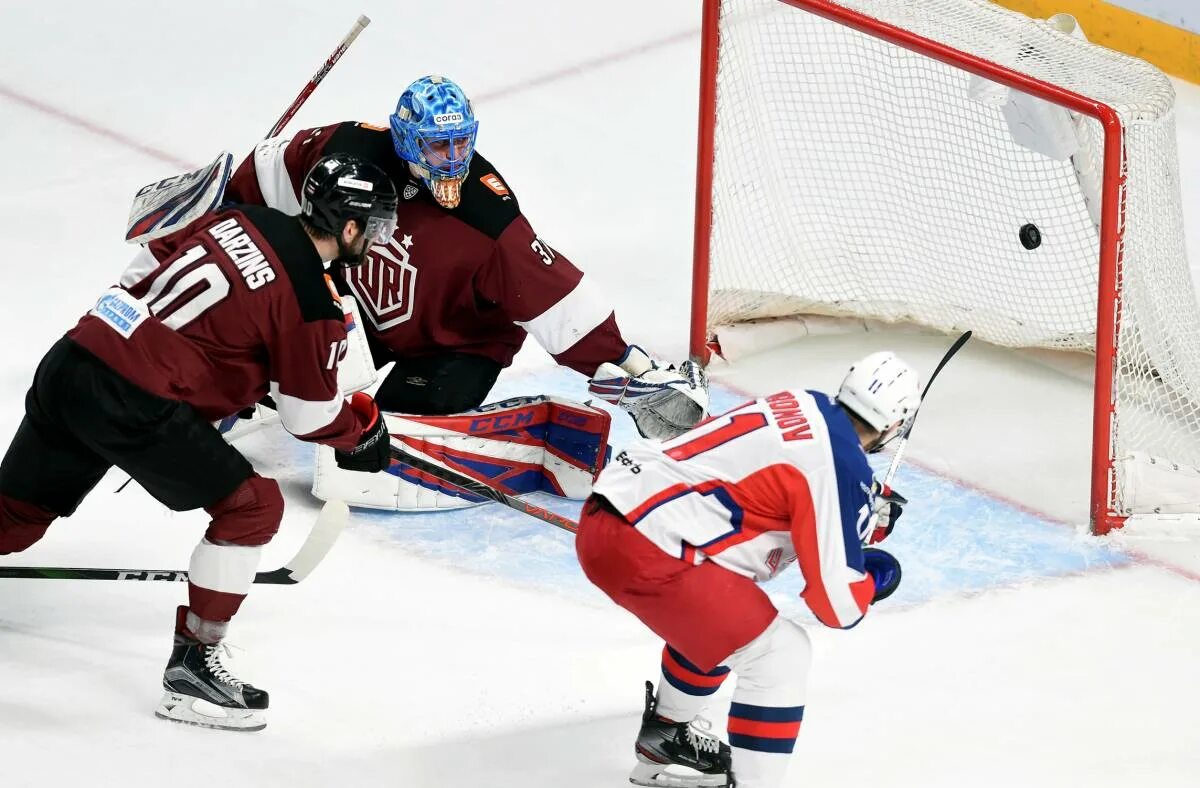 Кхл это. КХЛ ЦСКА Динамо Рига. Плей-офф КХЛ 2020-2021. Kontinental Hockey League. Хоккеисты КХЛ.