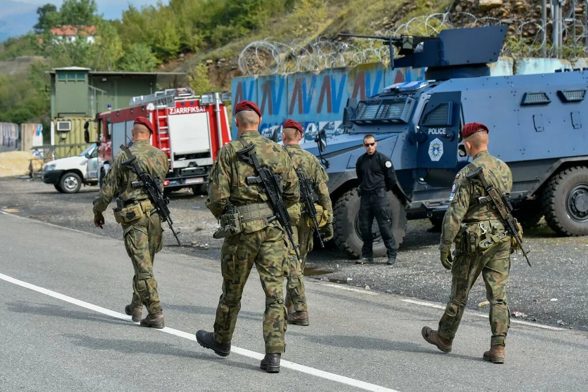 Граница сербии и черногории. На чьей стороне сербия. На чьей стороне сербия. Албанский спецназ. Полицейский специального назначения.