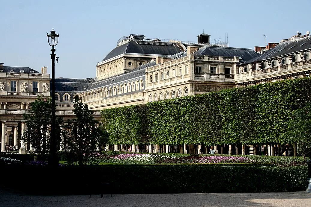 Франция пала. Дворец Пале-рояль (Королевский дворец). Дворец кардинала Ришелье в Париже. Пале-рояль в Париже. Королевский дворец в Париже.