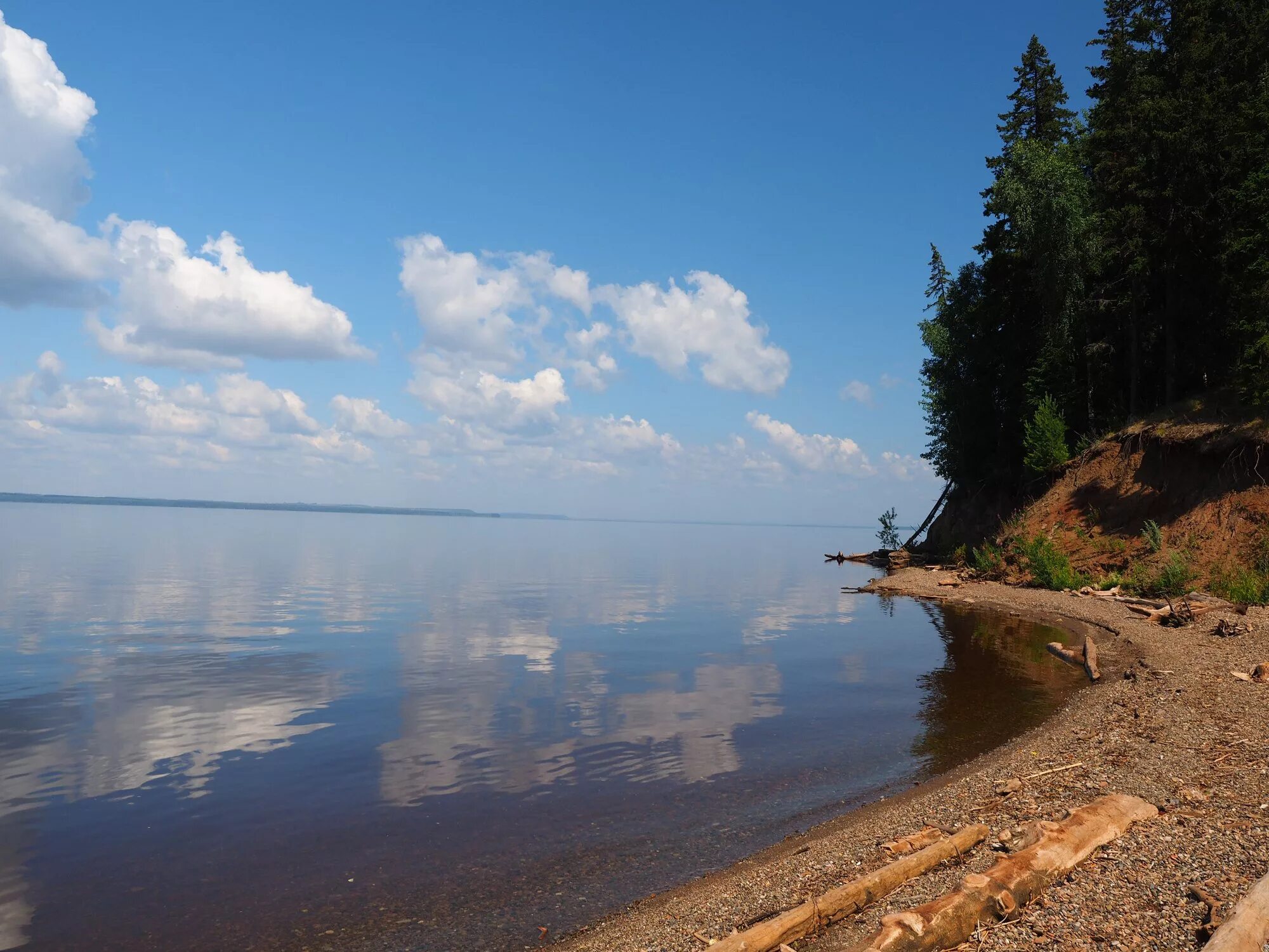 Река Кама в Удмуртии. Река Кама Пермь. Берег реки Кама в Перми. Река Кама в Татарстане.