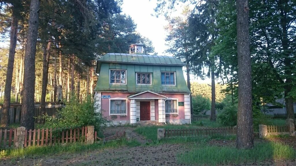 Детский лагерь искорка чебаркуль. Искорка брянск лагерь корпуса. Контора петрищевское лесничество. Лесничество. Лесничество картинки.