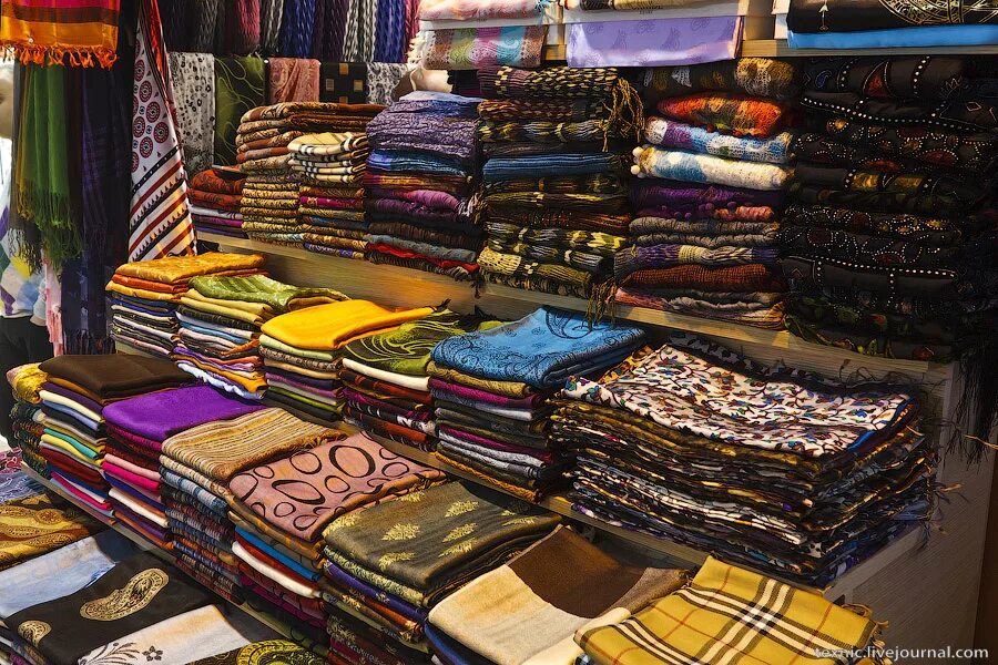 Где купить турецкие. Турецкие ткани. Турецкий рынок тканей. Стамбул текстиль. Турецкие платки.