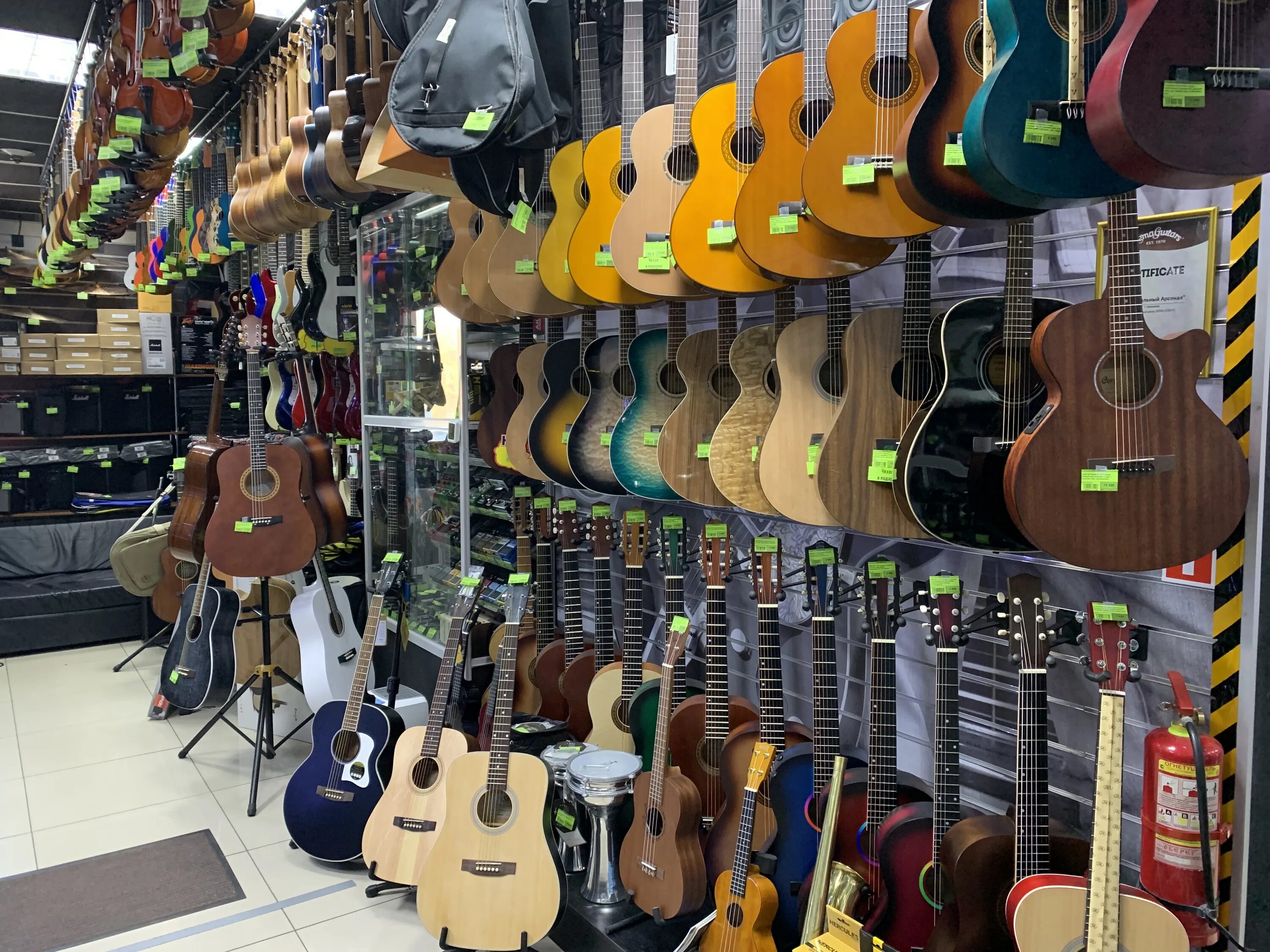 музыкальный магазин мо. карла либкнехта музторг. музыкальный магазин кемерово. музыкальные товары. музыкальные магазины в новосибирске.