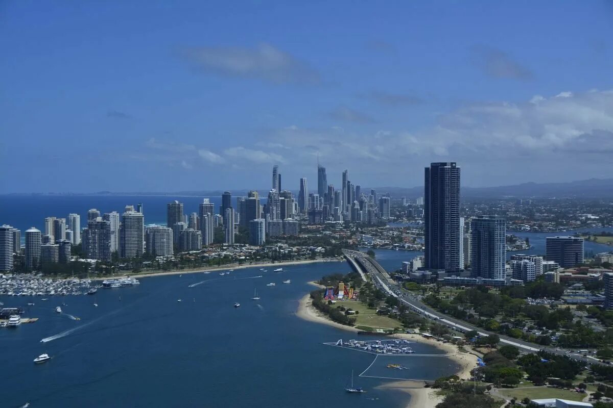 Queensland australia. Голд-Кост Квинсленд. Золотое побережье Квинсленд Австралия. Город Голд Кост в Австралии. Золотой берег Квинсленд.