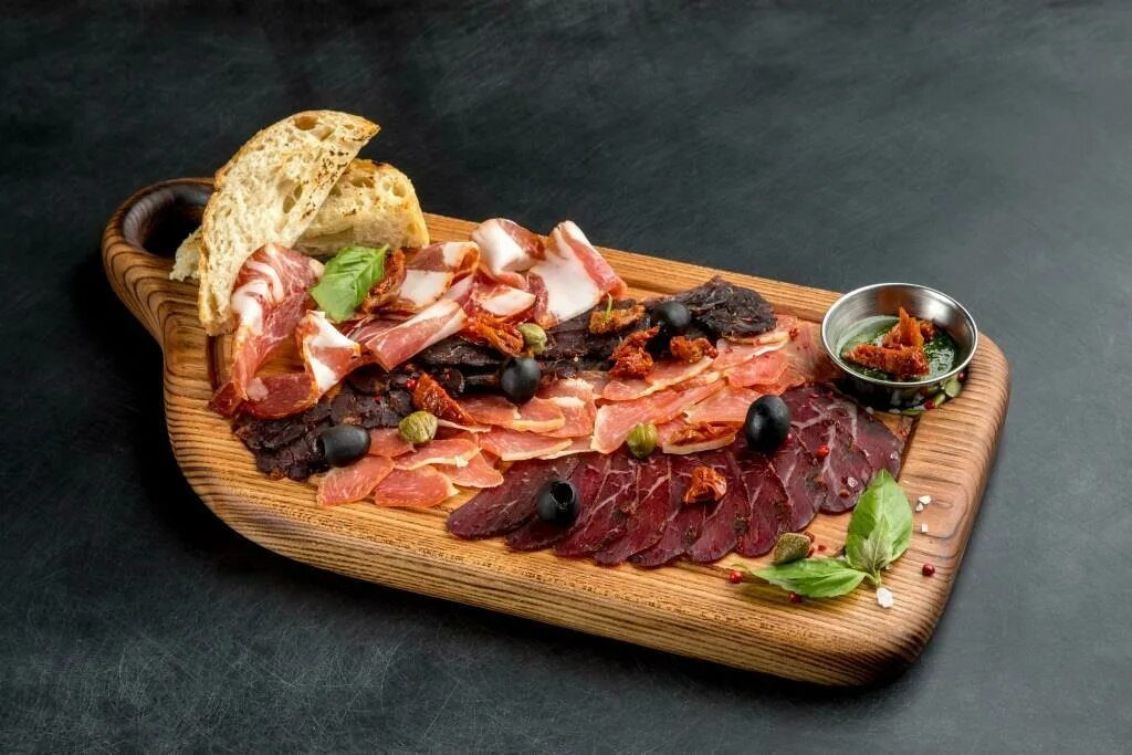 ракитянские деликатесы. ракитянские деликатесы. мясо колбасы. название для мясной продукции. ракитянские деликатесы.