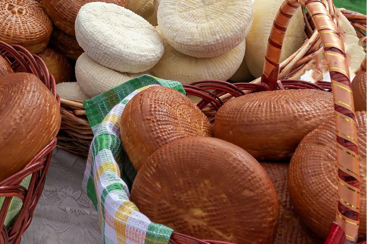 Национальная посуда адыгея. Сувениры майкоп адыгейские. Сувениры из адыгеи. Что привезти из адыгеи. Сувенирный рынок горный.