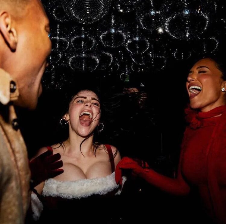 Устроили вечеринку 18. Частная вечеринка. Тусовка. Розовая вечеринка. День рождения вечеринка.