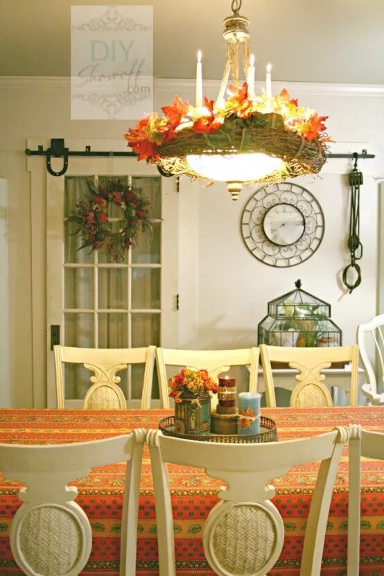 Украсить столовую. Осеннее украшение кухни. Осенний декор на кухне. Украшение столовой в осеннем стиле. Кухня в стиле осень.