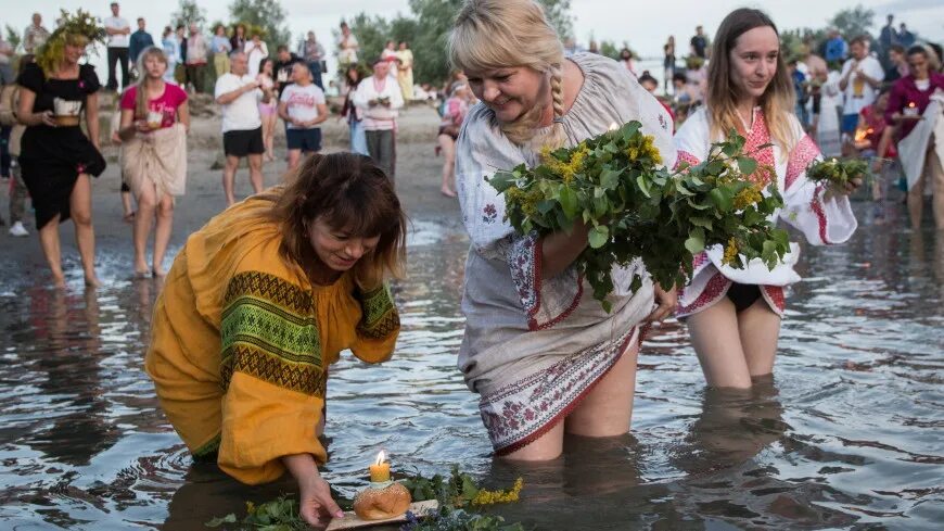 Баптисты в беларуси. Ночные купания на ивана купала. Секта виссариона чебоксары. Крещение баптистов. Хапун у баптистов.
