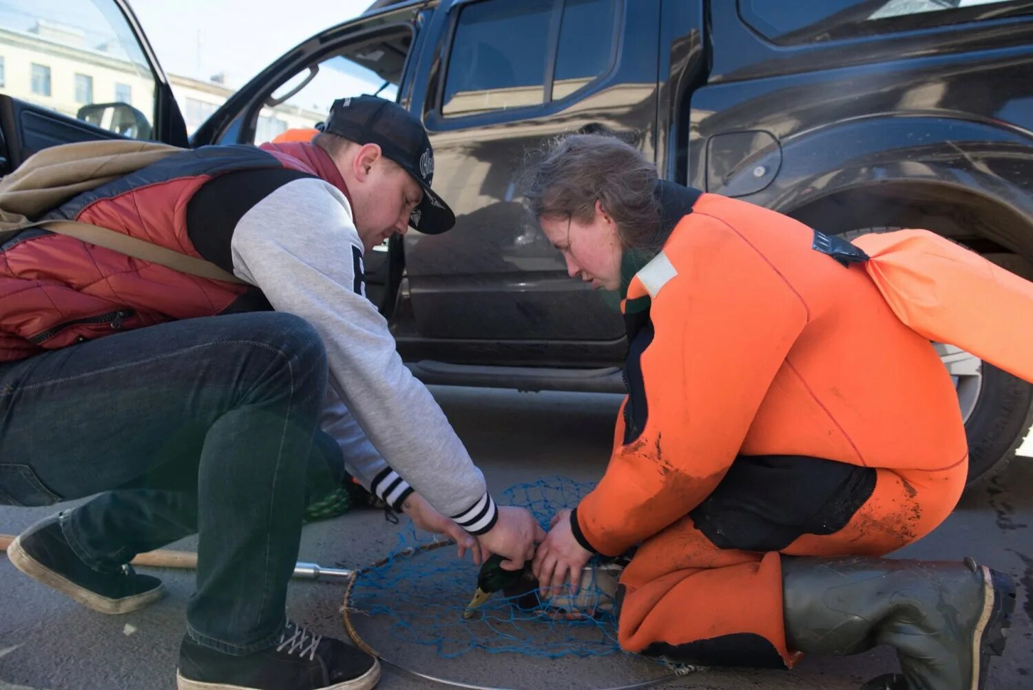 Мчс спасение. Пожарные. Эштон катчер спасатель. Спасатель. Спасатели.