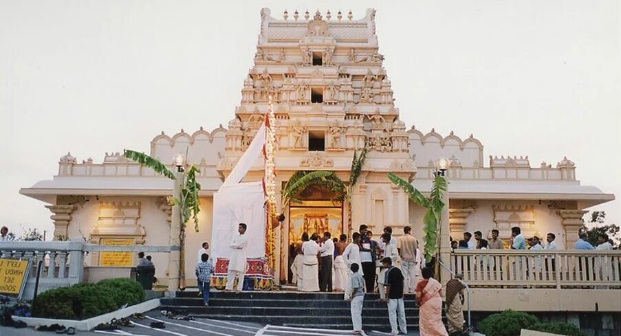 Temple has been. Храм Бога Ганеши Гоа. Храм Шри Гопал Ганапати Гоа. Индуистский храм США Нью-джерси. Храм Кришны в Москве.