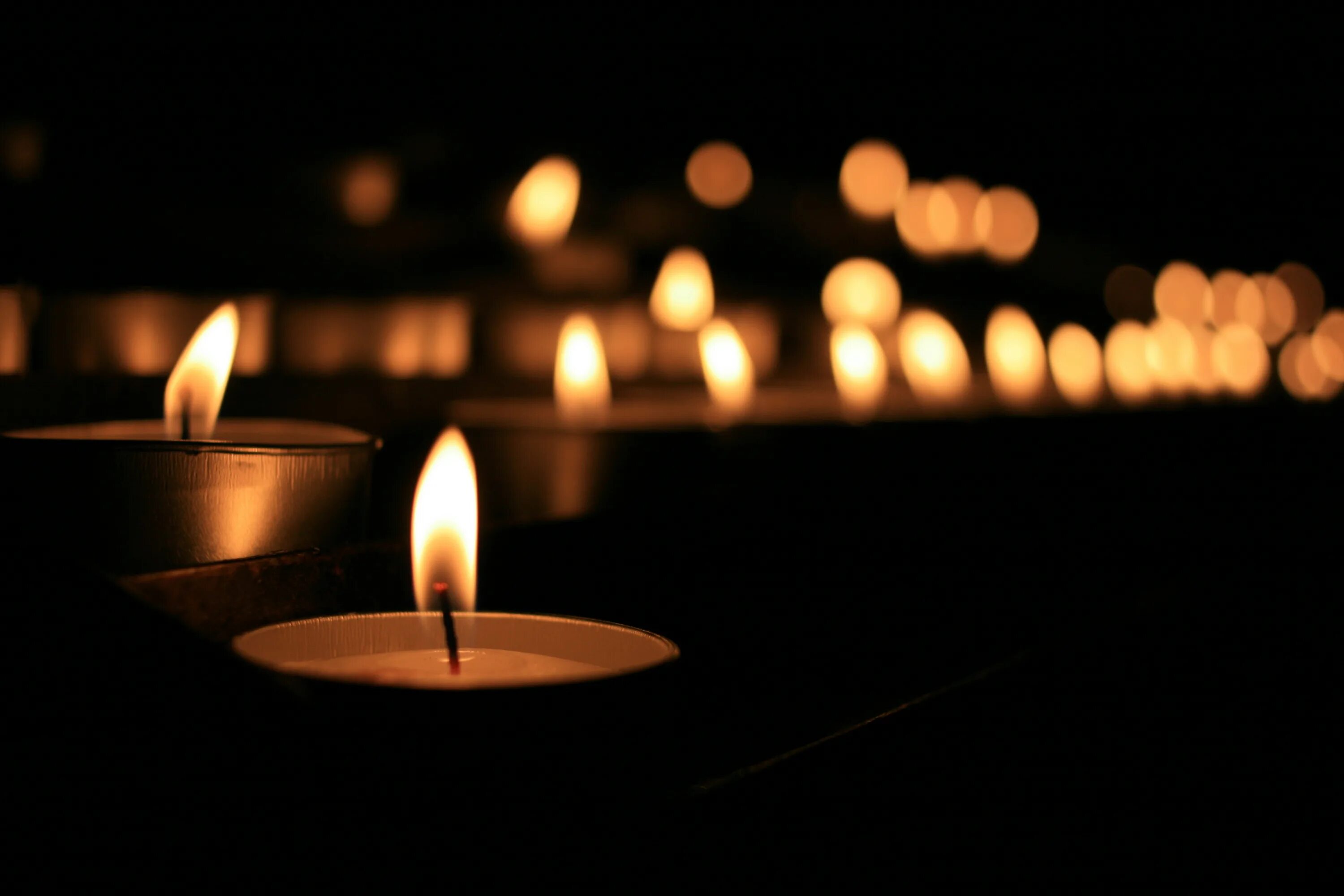 Свеча соболезнования. Свечка соболезнования. Траурная свеча. День траура. Международный траур