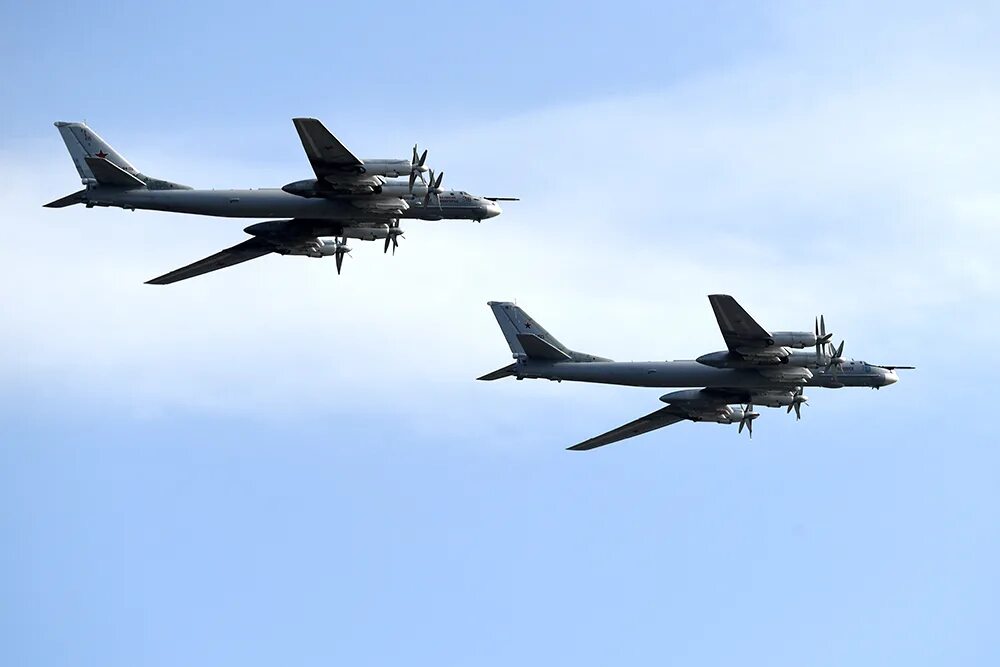 Ту-22м3 сверхзвуковой самолёт. Бомбардировщик белый лебедь ту 160. Ту22м3 вооружение. Хун-6к. Сверхзвуковой бомбардировщик ту-22м3.