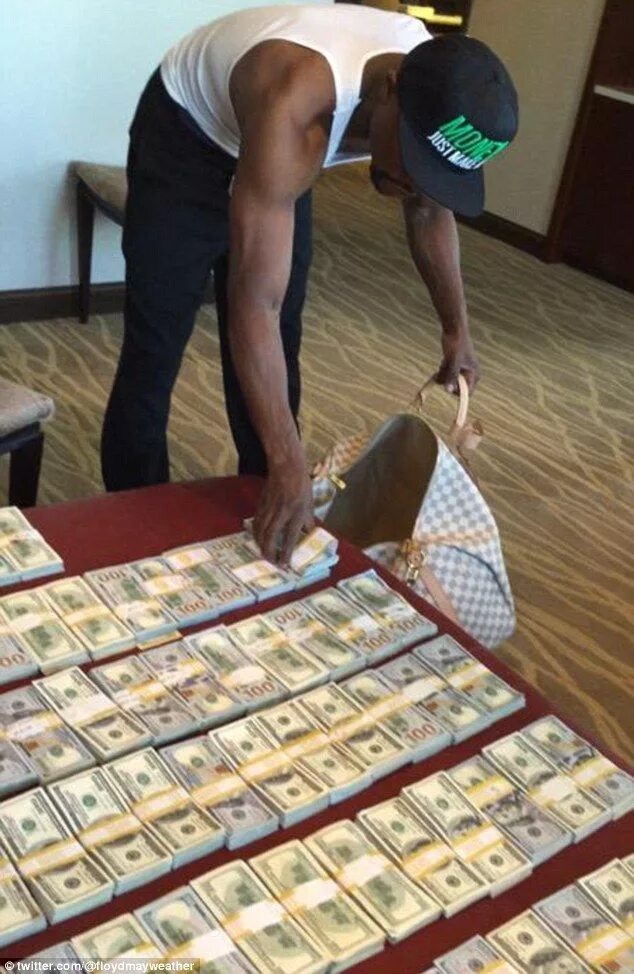 Деньги флойда мейвезера. Флойд деньги. Деньги флойда мейвезера. Флойд мейвезер богатый 1,000,000,000. Флойд мейвезер богатый.