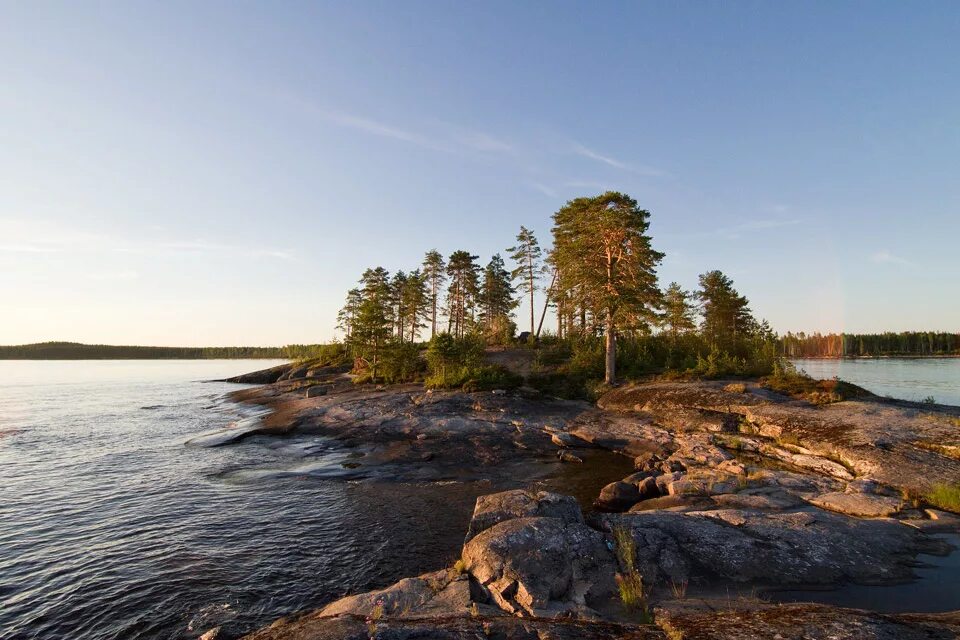 Онежское озеро г. Онега город у белого моря. Онега Архангельская область. Город Онега Карелии. Остров Сосновец Онежское озеро.