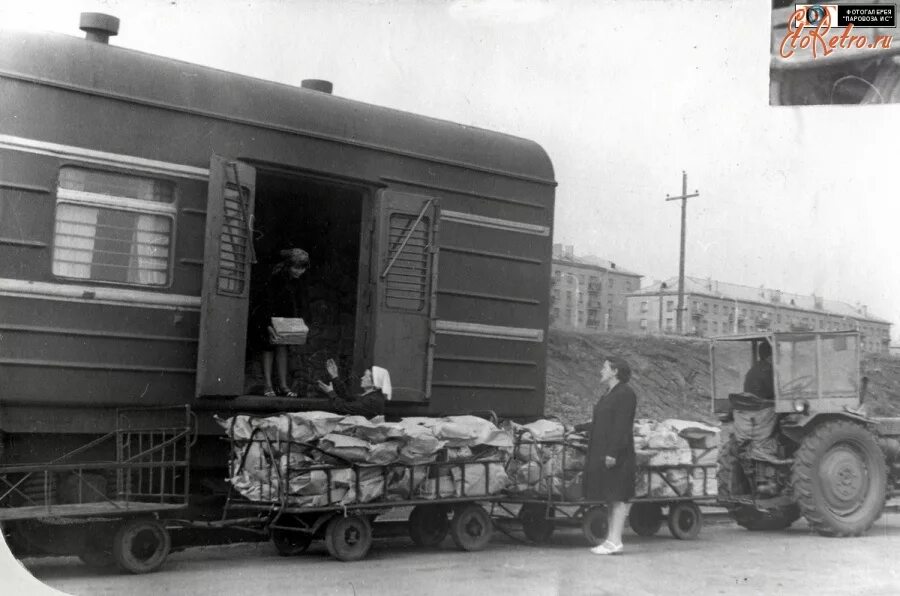 Пассажирский вагон 1941. Пассажирский грузовой вагон 1950. СССР вокзал 1941 вагоны. Станция вагона в 1926г.