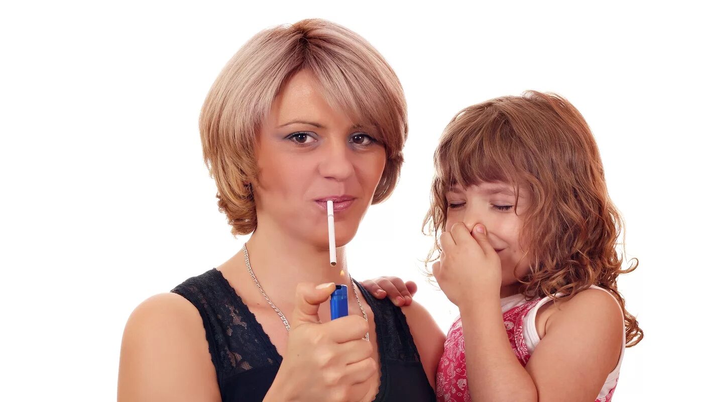 подросток курит. курение в подростковом возрасте. пассивное курение. табакокурение и дети. дети курящих родителей.