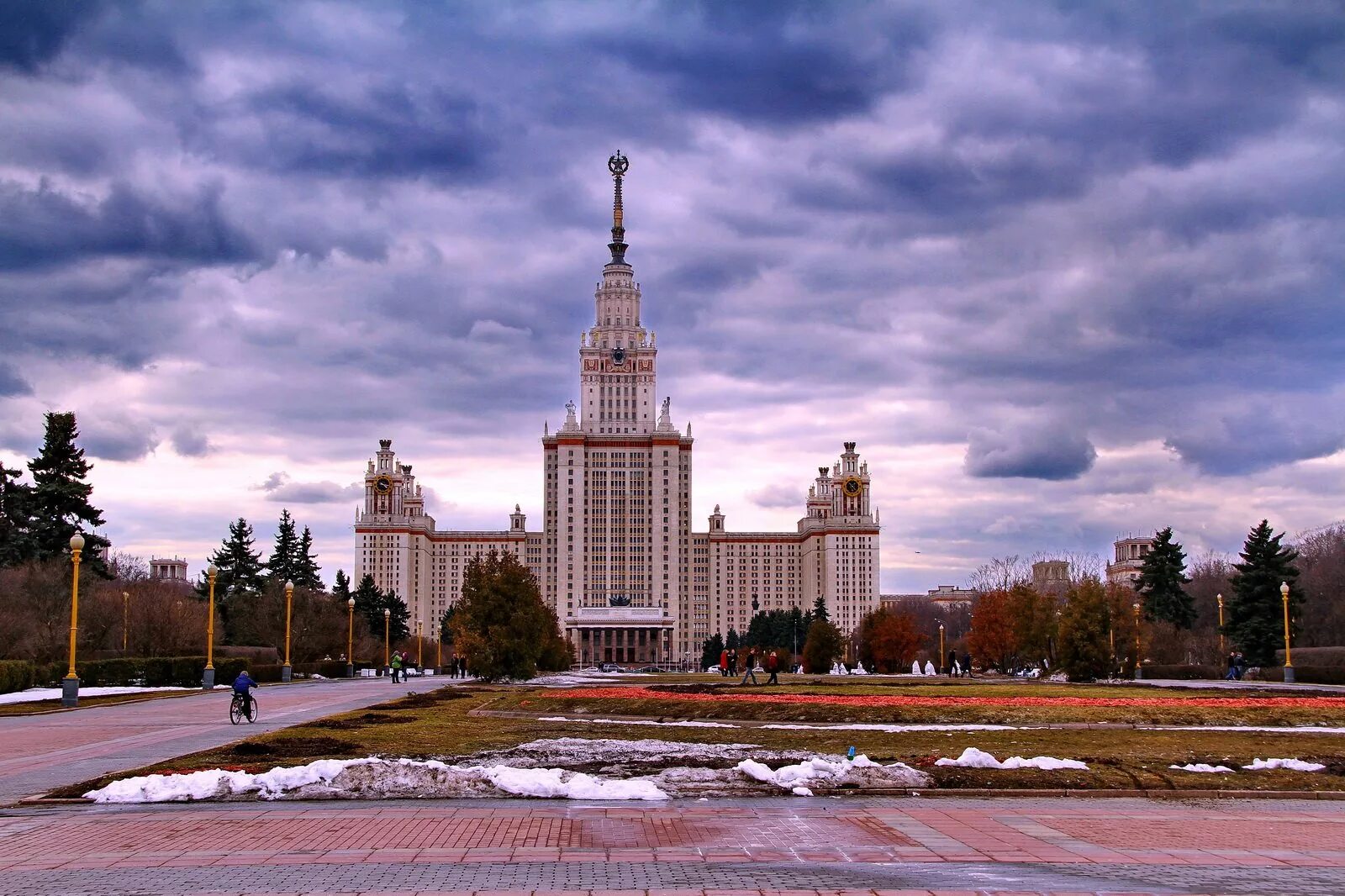 Московский государственный университет ломоносова фото. Московский государственный университет имени м.в.Ломоносова，МГУ. Университет им Ломоносова в Москве. Главное здание МГУ им. м.в. Ломоносова. Вузы России МГУ Ломоносова.