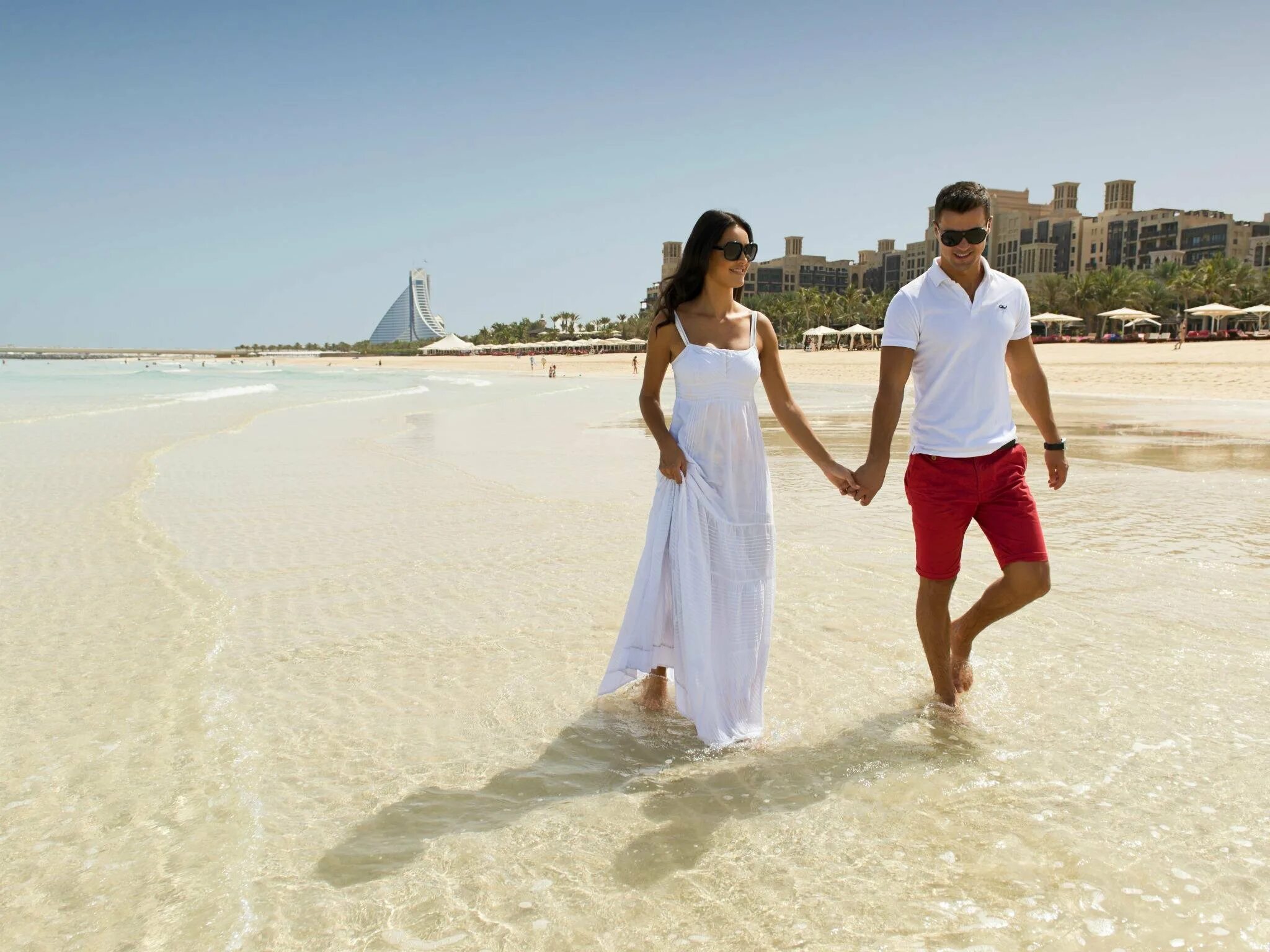 Мадинат пляж Дубай. Фотосессия в Дубае. ОАЭ девушки на пляже. Парень с девушкой в Дубае.