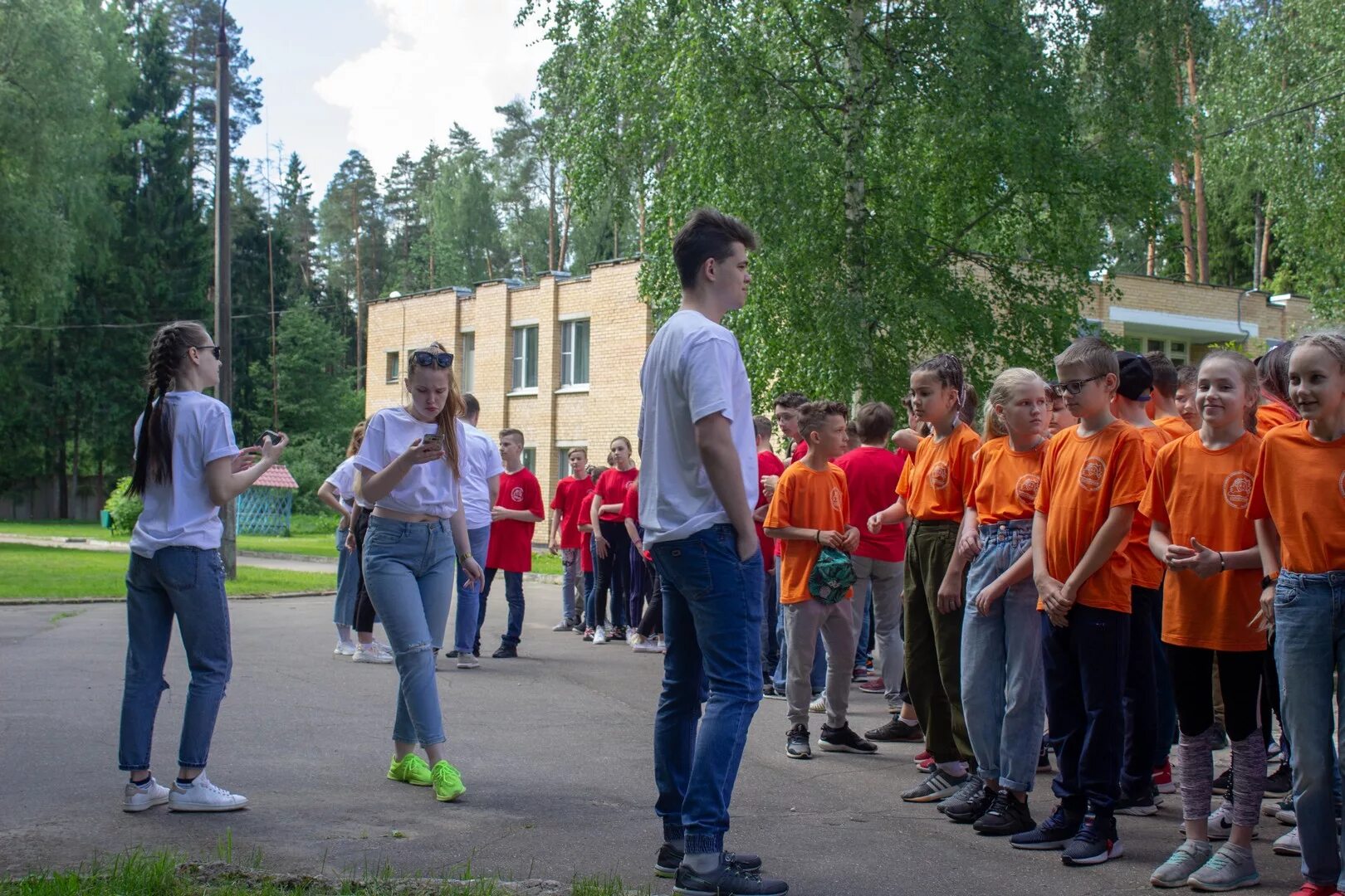 Вожатые лагеря солнечный. Лагерь солнечный кировская область вятскополянский район. Лагерь солнечный в пятигорске вожатые. Лагерь солнечный камышин 2007. Вожатые лагеря солнечный.