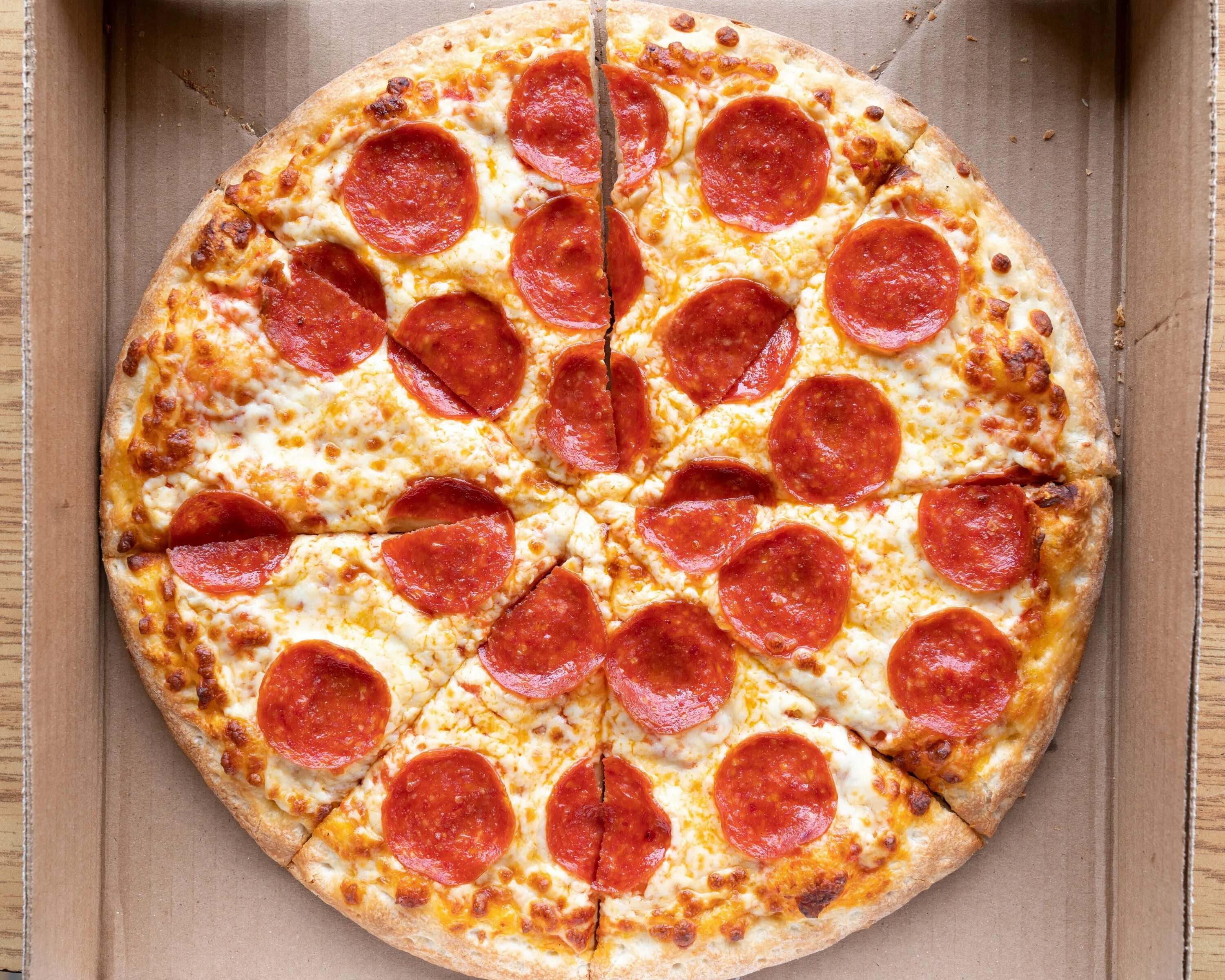 Пицца большие куски. Пицца пепперони. Пицца пепперони рэдимэйд. Кусок пиццы пепперони. Кусочек пиццы.