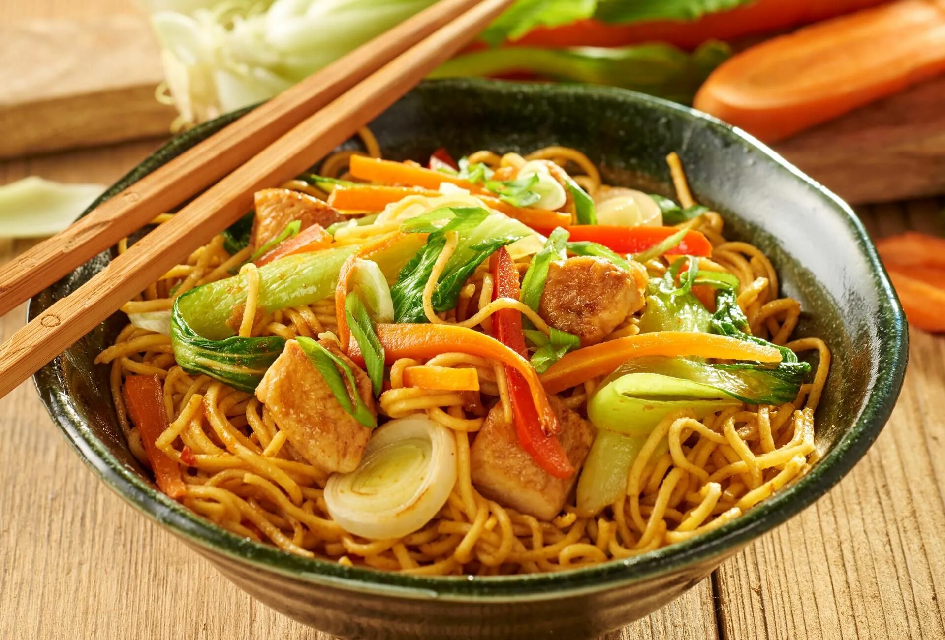 лапша шпетлес. соус для лапши. китайская вермишель фунчоза. чанг чанг лапша. яичная лапша вок.