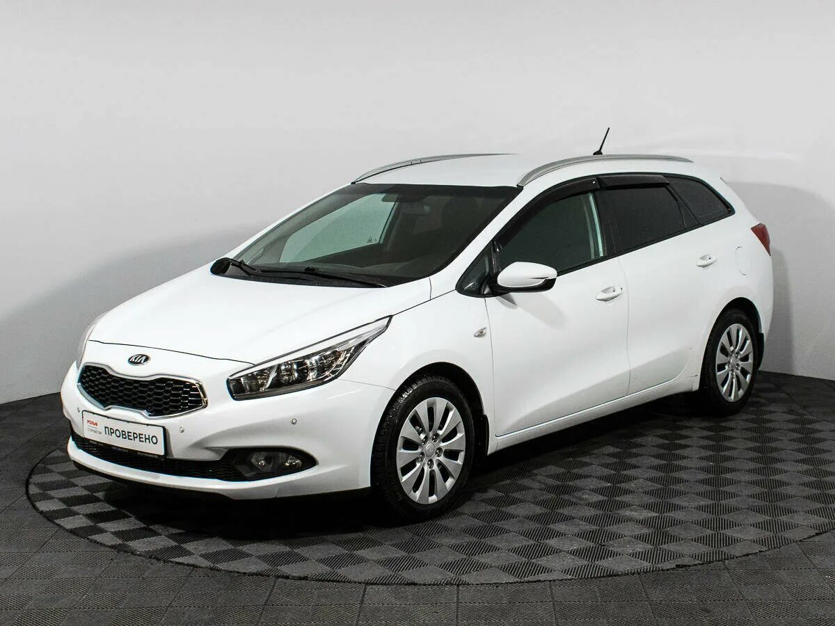 Kia Ceed белая универсал 2015 года. Kia Ceed 2022 универсал белый. Киа СИД 2016 универсал белый. Киа СИД универсал 2020 белый. Автомобиль киа универсал