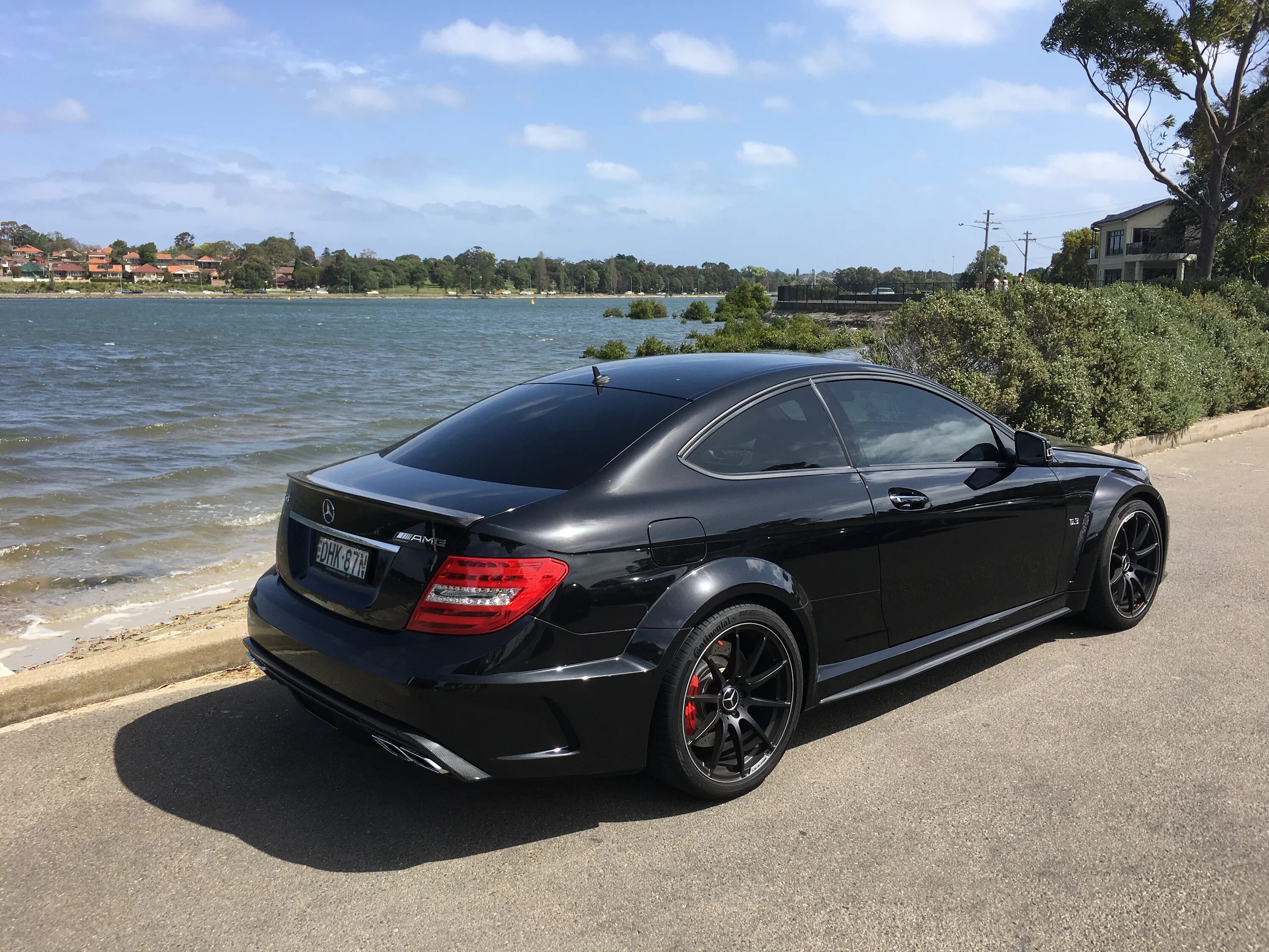 Bmw c63 coupe. Бмв м4 амг. Bmw m5 f90 vs mercedes e63 amg s. Бмв амг 8. Два брата мерс c63 и бмв м5 ф90.