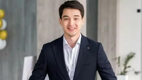 Порно актриса Лиза Энн душ қабылдайды