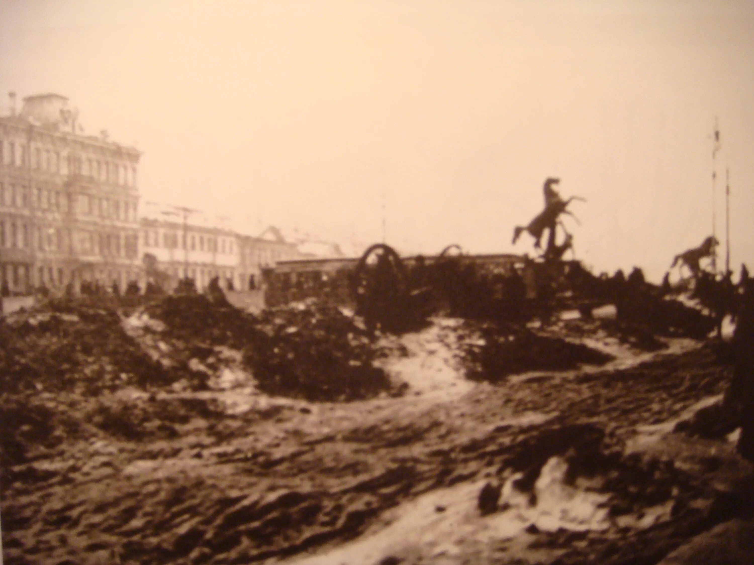 В гражданскую войну петроград контролировали. Петербург 1919. юденич петроград 1919. петроградская оборона. оборона петрограда 1919 фото.