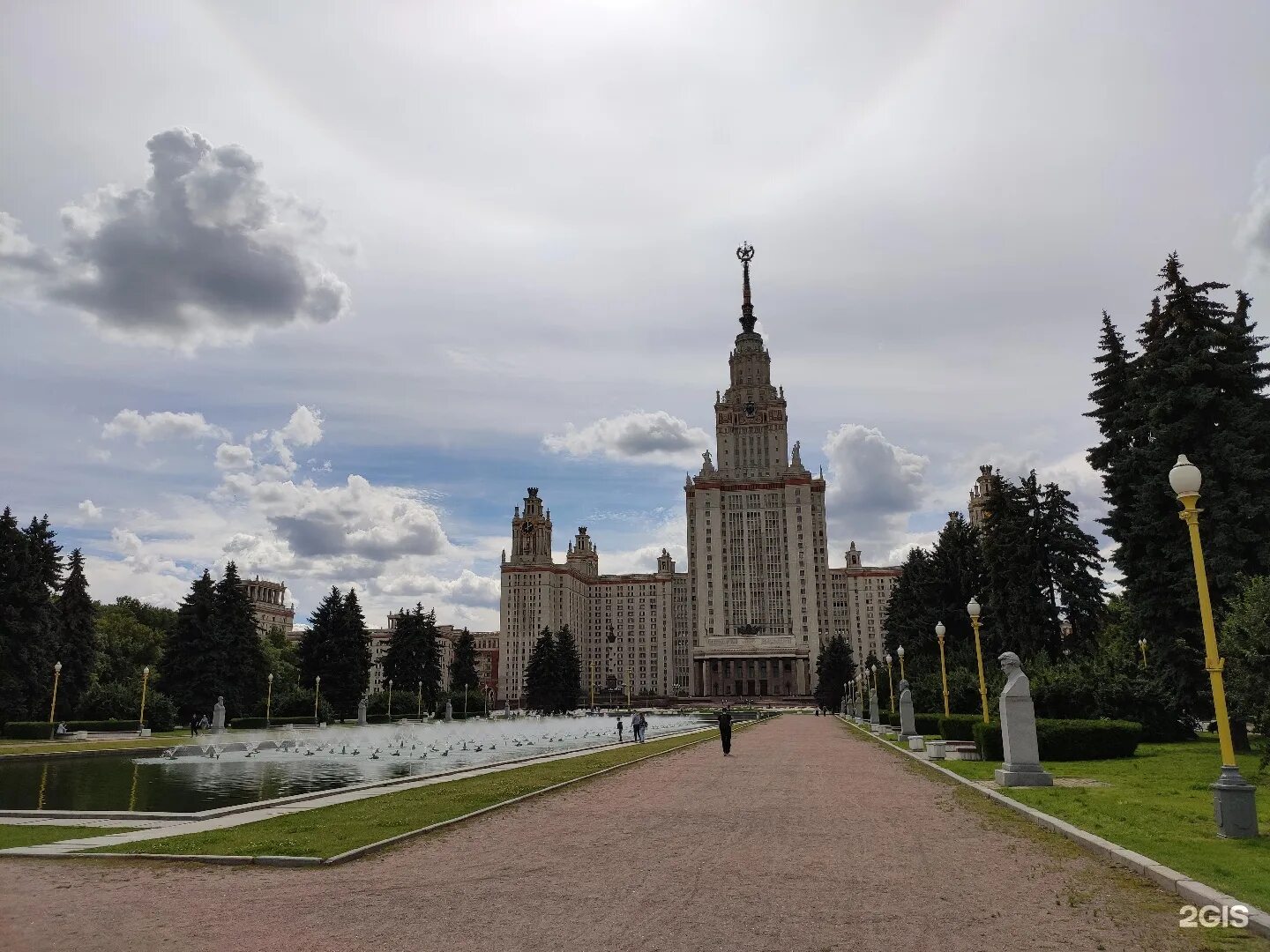 Площадь мгу. Университетская площадь МГУ. Комплекс МГУ им. м.в.Ломоносова на Ленинских горах. Университетская площадь Казань. Ленинские горы Москва.