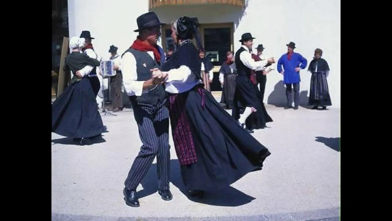 French dance. Французский национальный танец. Национальные танцы Франции. Французы танцуют. Традиционный танец французов.