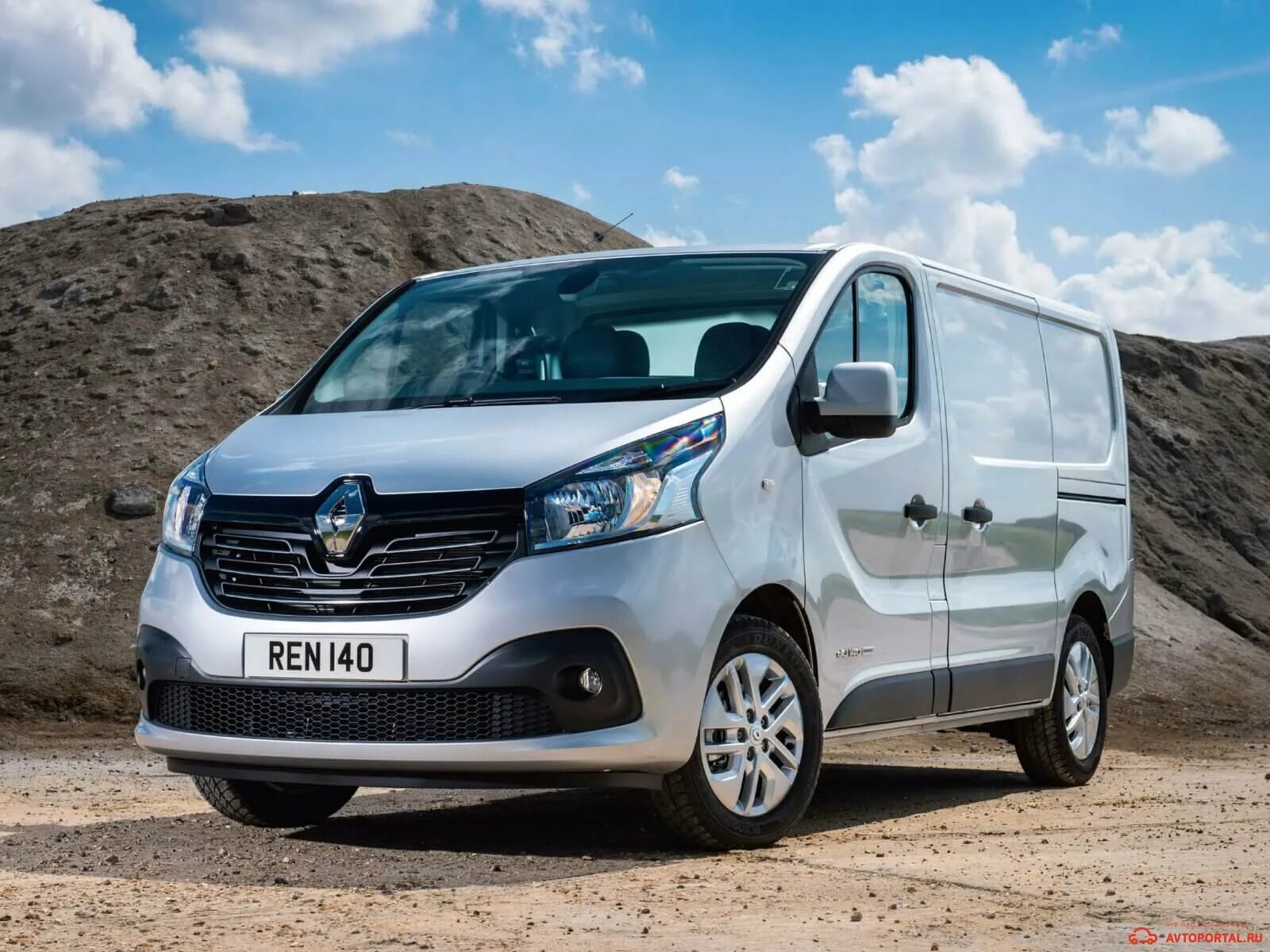 Микроавтобус рено. Рено трафик 2019. рено трафик 2025. renault trafic новый. минивэн рено трафик 2019.
