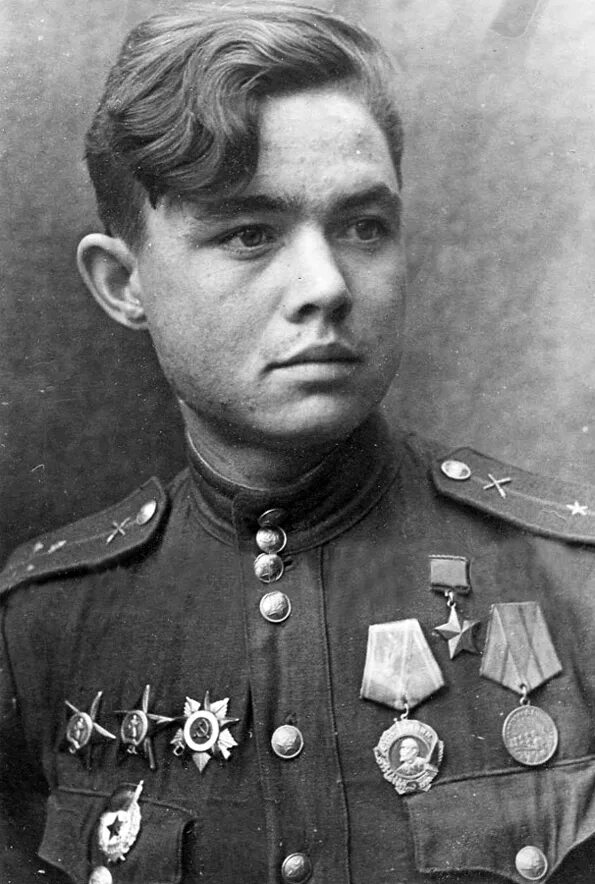 Герои страны герой советского союза. Шайхутдинов рашит рахипович. Герои страны герой советского союза. Герои страны герой советского союза. Покрышкин герой советского союза.