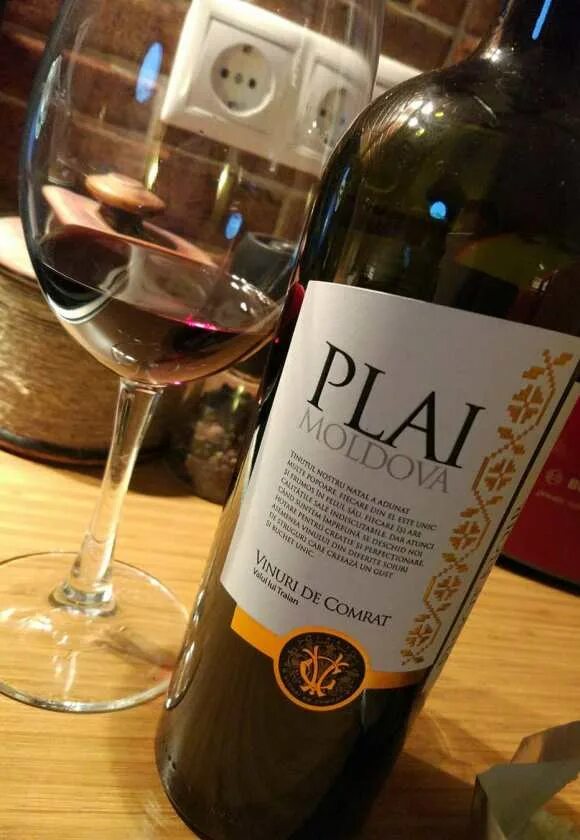 Плай молдова. Вино Plai Moldova. Вино плей Молдова. Plai Moldova Pinot Noir. Молдавское сухое вино красное Пино Нуар.