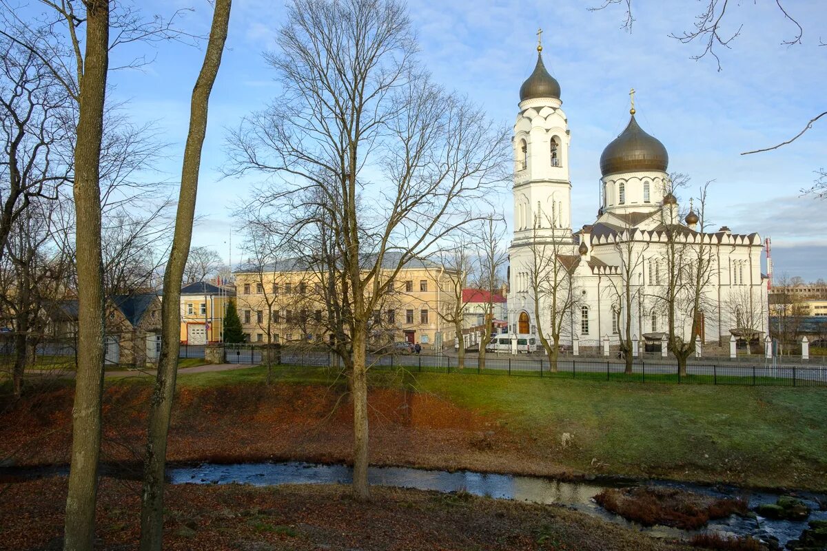 Церковь в ломоносове. Храм архангела михаила в ломоносове. храм архангела михаила ораниенбаум.