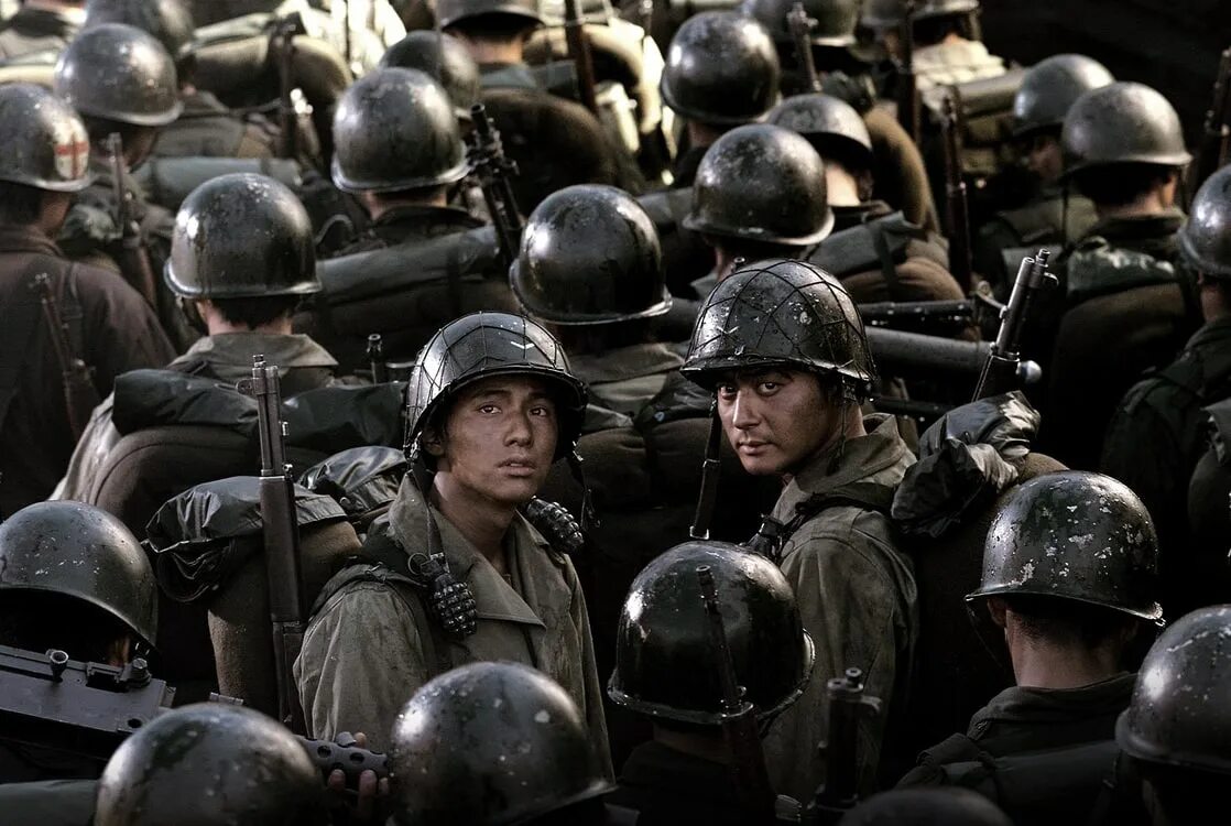 38 параллель это. 38 параллель фильм. 38-я параллель (2004). 38-я параллель  taegeukgi hwinalrimyeo (2004). the brotherhood of war 2004.