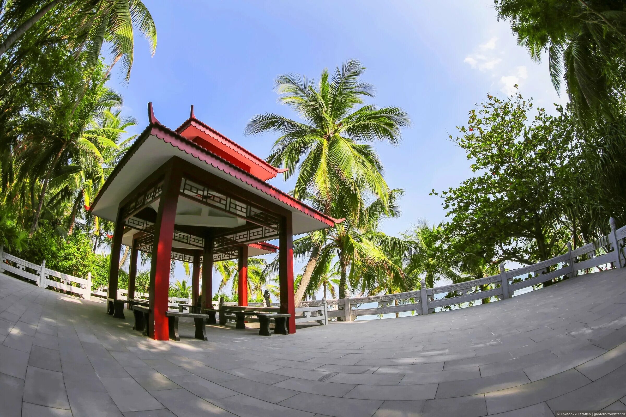 Tourist area. Хайнань парт ever Green Park. Вулканический парк Лэйцюн Хайнань. Китайские Мальдивы остров Хайнань. Парк мир пернатых Хайнань.