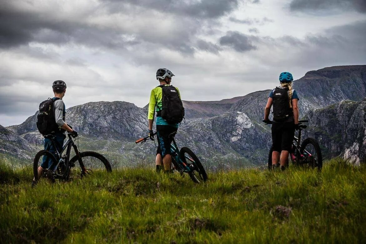 Mountains activity. Велосипед для туризма. Новая зеландия туризм. Велопрогулка в горах. Приключенческий туризм.