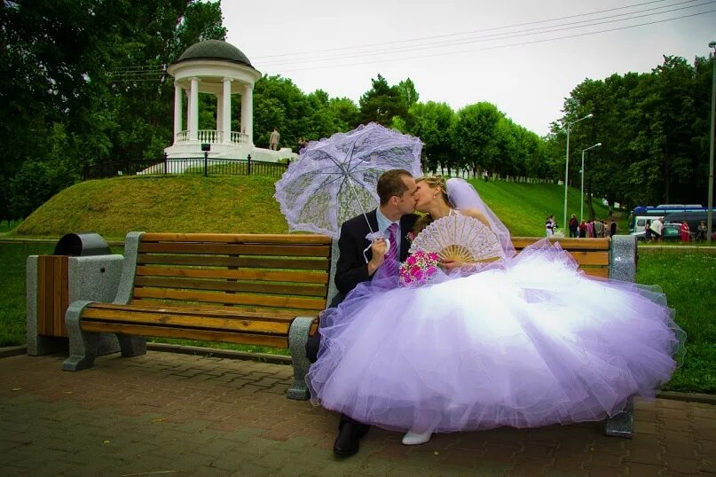 Где сделать свадебную. Свадебная фотосессия Владивосток. Невеста, Кострома. Красивые места в Костроме для прогулки. Свадебные фото в парке.