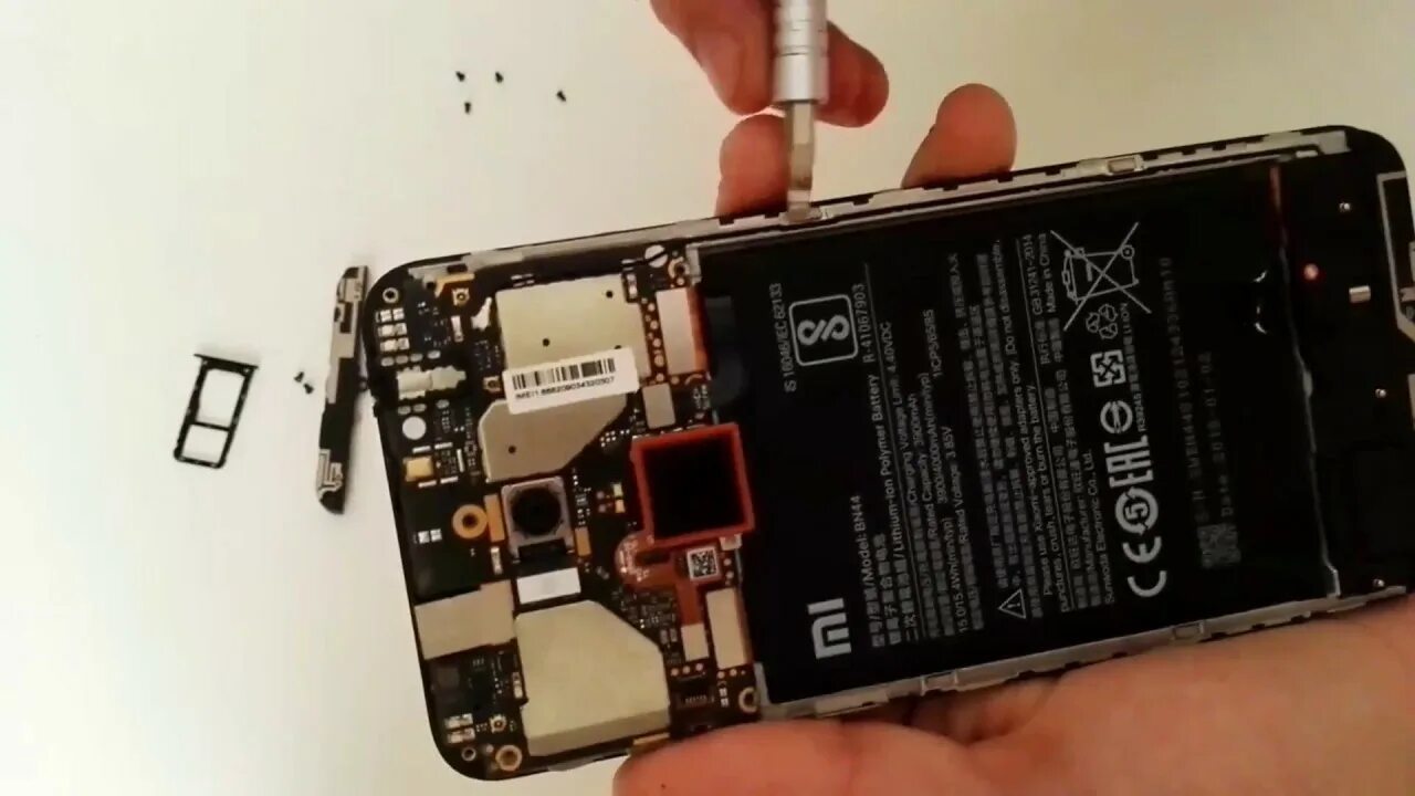 Redmi Note 6 Plus батареи. Redmi 5 Plus Battery. Xiaomi Redmi снятие задней крышки. Замена аккумулятора Redmi.