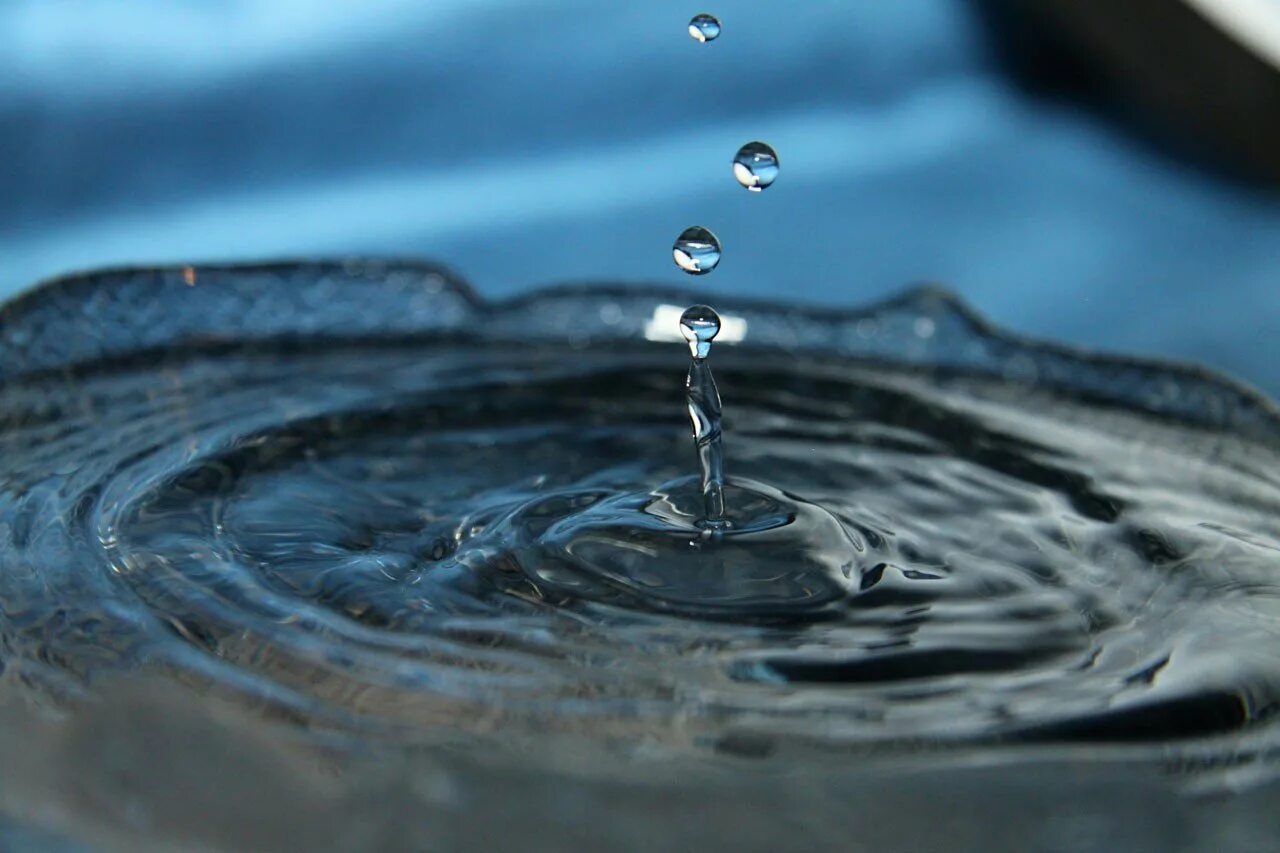 Каленная вода. Прозрачная вода в стакане. Сверхтекучая жидкость. Вода минеральная prolom лечебно-столовая негазированная 1. Каленная вода.