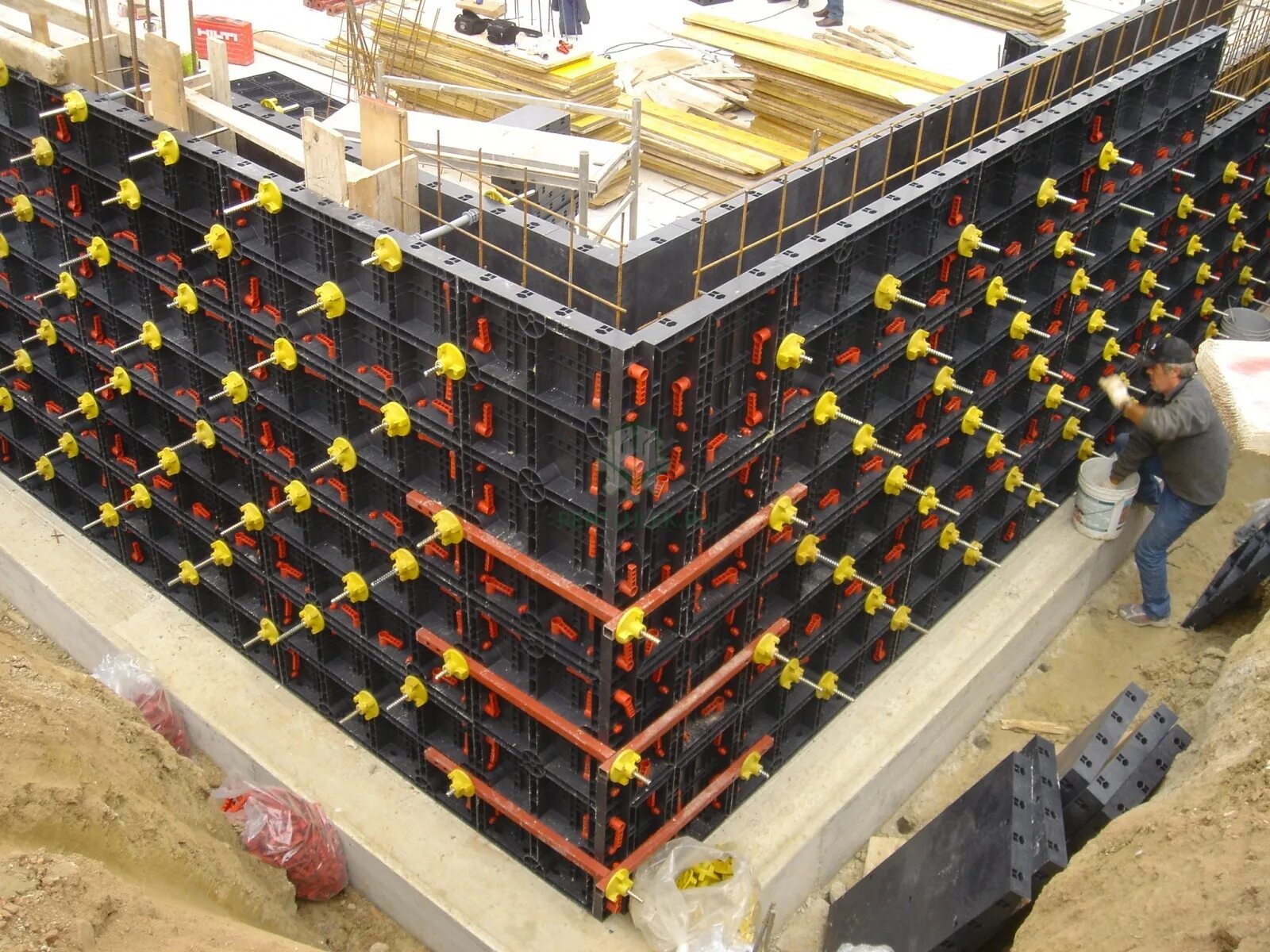 Многоразовая пластиковая опалубка plastic formwork system. Опалубка фора мелкощитовая. Объект опалубка. Инвентарная крупнощитовая опалубка. 4.