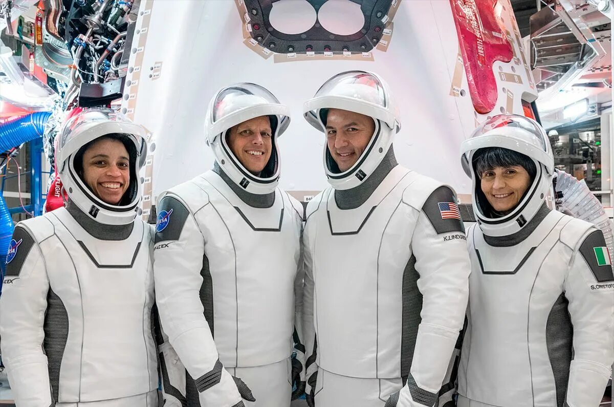 Наса апрель. Экипаж crew-4. космонавты 2025. космический экипаж наса. космонавты на мкс сейчас.