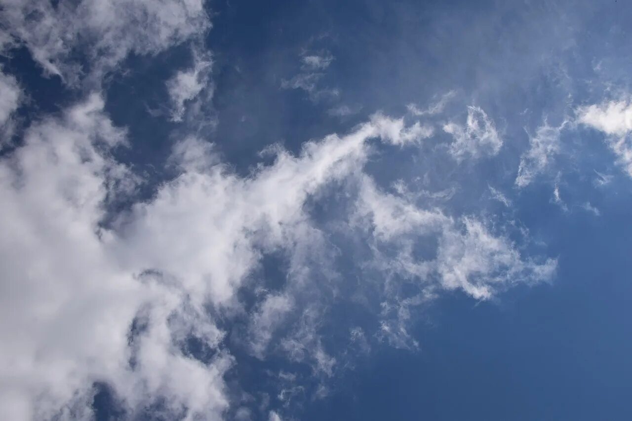 Малооблачное небо. Слоистые (stratus, st). Тонкое небо. Перистые облака. Светлое небо.