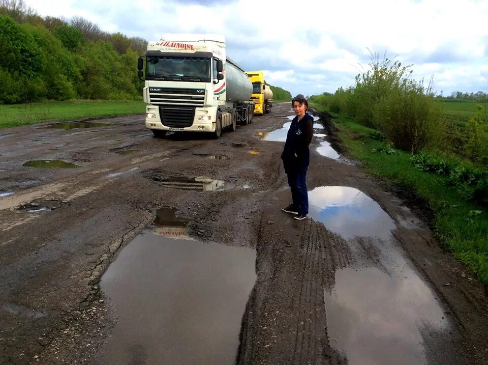 Дорожная карта украины автомобильных. Ужасные дороги украины. Дороги украины состояние. Плохие дороги украины. Та украины дороги.