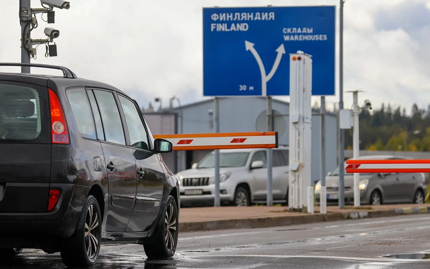 Запретят ввоз автомобилей. Граница Финляндия РФ автомобили. Машины на границе. Запрещен ввоз автомобилей. Граница с Финляндией.