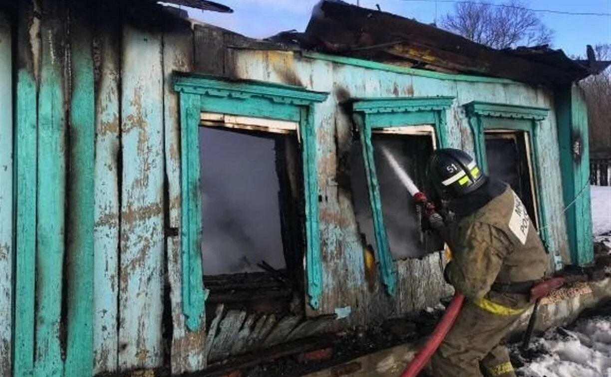 В огнях утонули. Пашково Тульская область Куркинский район. Деревня Пашково Тульской области Куркинский район. Пожар в Пашково. Пожар в деревне.