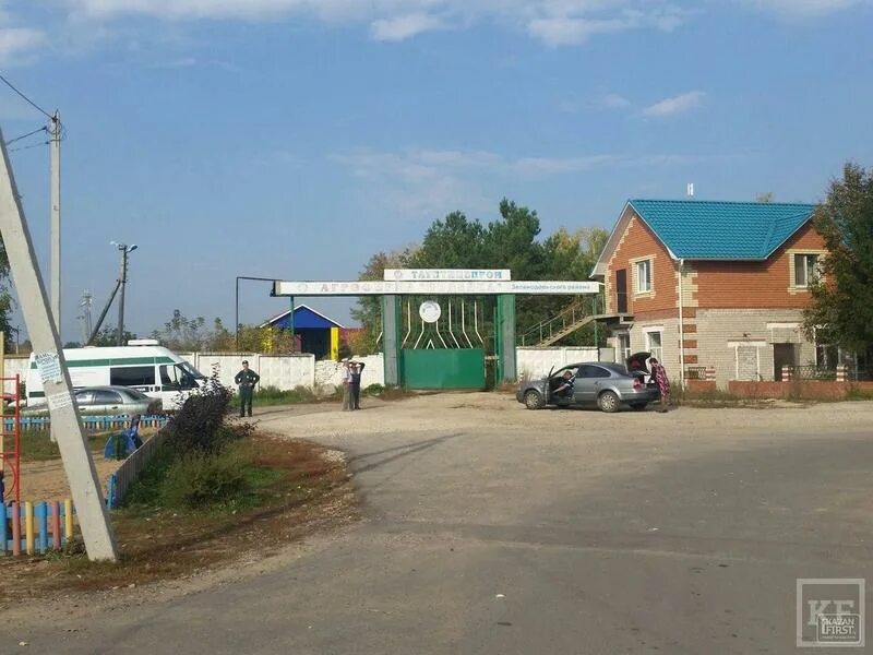 Пожары в г октябрьский рб. Посёлок октябрьский ульяновская область радищевская область родник. Посёлок октябрьский ульяновская область радищевский. Деревня октябрьская челябинская область. Октябрьский пермский край парк.